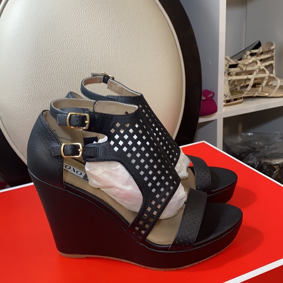 Beautiful XOXO brand new wedges Sandals. - Picture 3 of 7